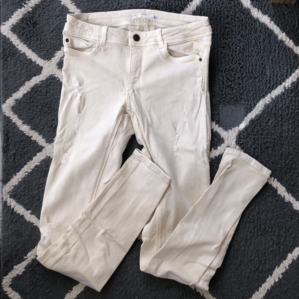 Zara sz 6 slightly distressed stretchy beige jeans